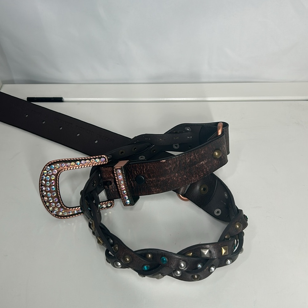 Roper women size medium leather belt with rhinestone/stud detail western chic